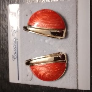 Sparkly swirled enamel on golden metal post earrings